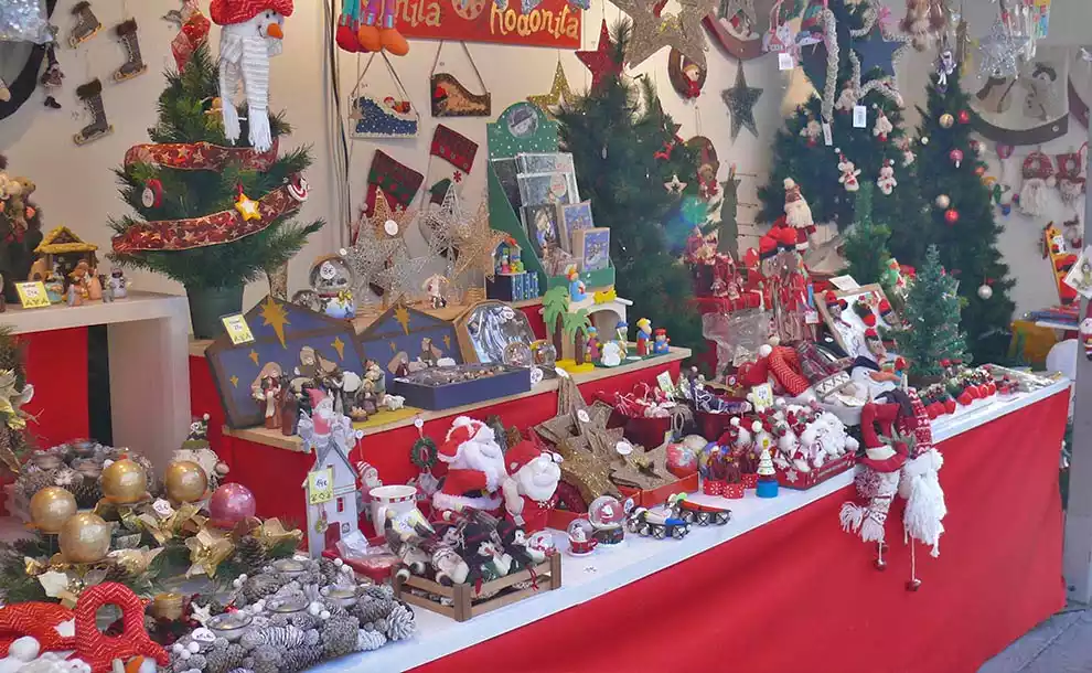 feria navideña adoratriz​